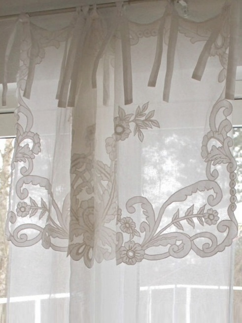 Www.gardsromantik.se handbroderad fransk gardin rosor i tunn ...