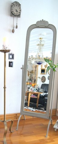 sma mobler pigtittare romantisk med rosor och krona i smide shabby chic. sma mobler pigtittare romantisk med rosor och krona i smide shabby chic.