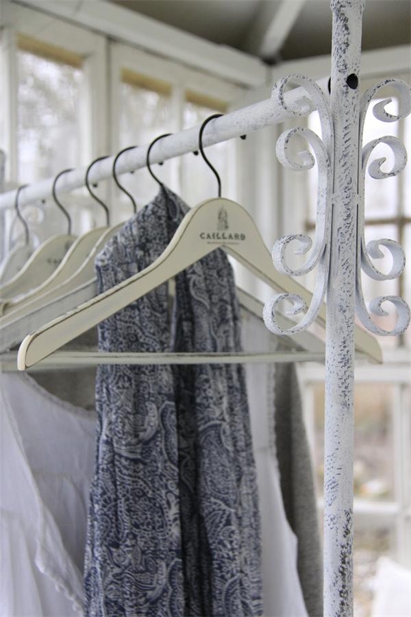 www gardsromantik se Klädställning vintage vitt Jeanne d u00b4Arc Living www gardsromantik se Klädställning vintage vitt Jeanne d u00b4Arc Living